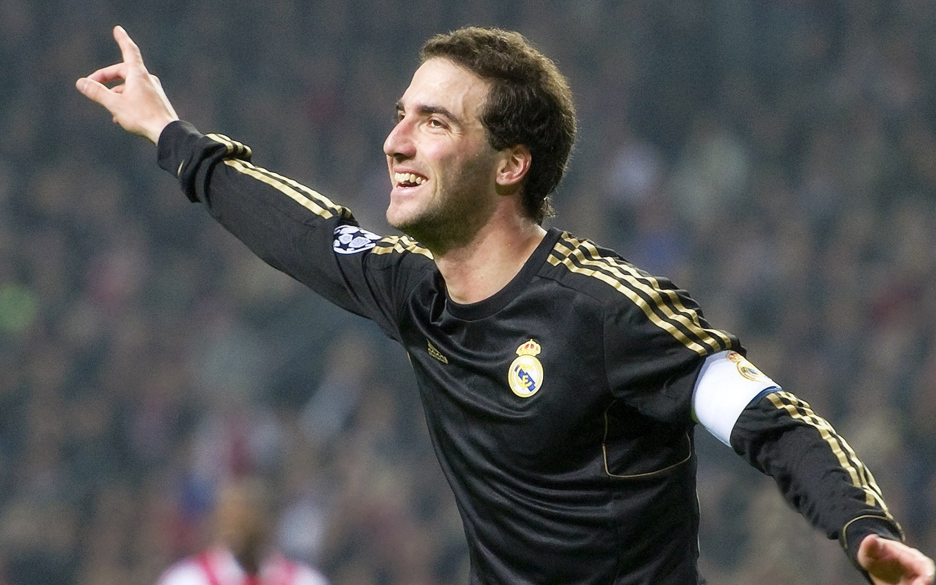 _未来运动衣：科技纺织带来全新体验_，未来运动体育